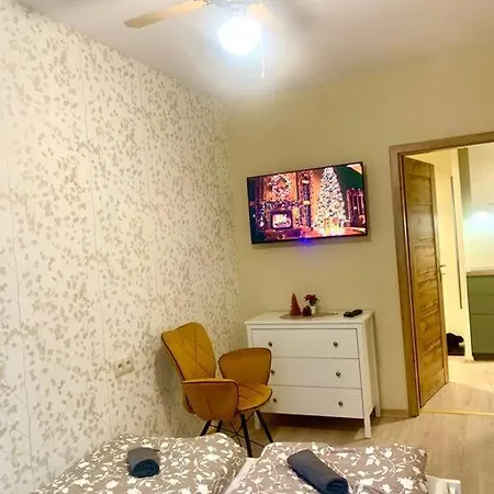 Brand New, Design Jojo, Oldtown, Balcony, Ac Apartment *